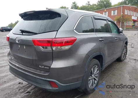 2018 Toyota Highlander Xle z USA, uszkodzony, nr VIN 5TDJZRFHXJS562496